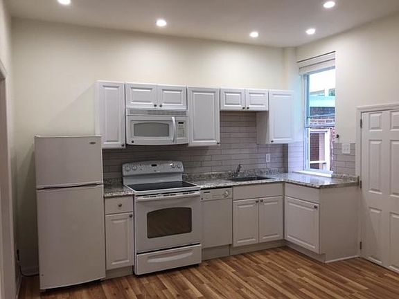 Kitchen Area with dimmable ceiling lighting