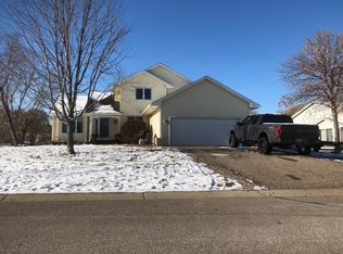 3740 Fox Trl, Saint Bonifacius, MN 55375