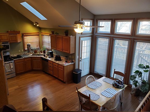 5th image of 15813 Horton Ct