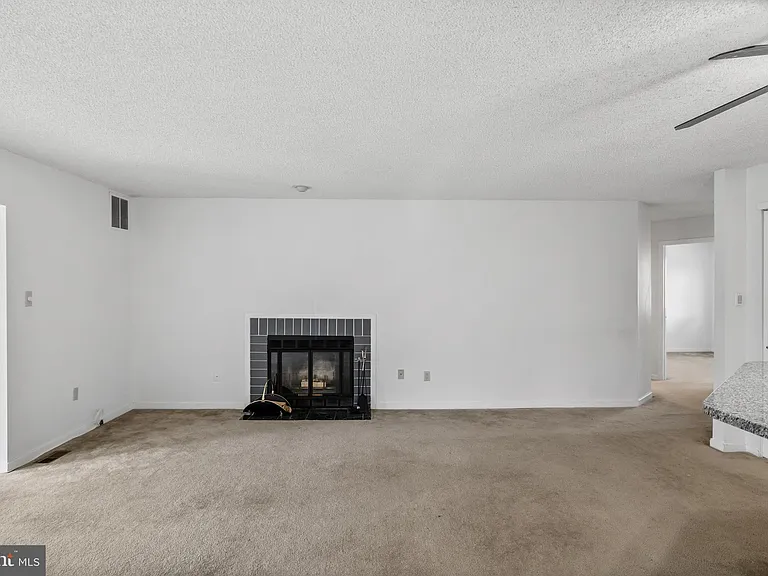 835 Chanticleer — Photo 9