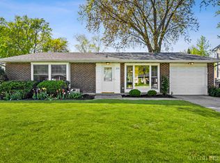 236 Stonehurst Dr, Elgin, IL 60120