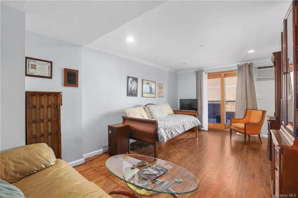 3 Bed 3 Bath Property, New York • 1,818 Sq Ft