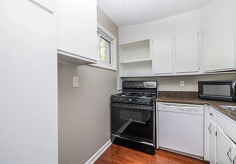 120 Biscayne Dr NW #B10 — Photo 12