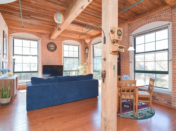 14 Sanford St Unit 22, Medway, MA 02053