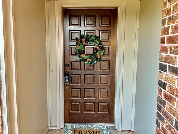 4th image of 10428 Fairfax Ln