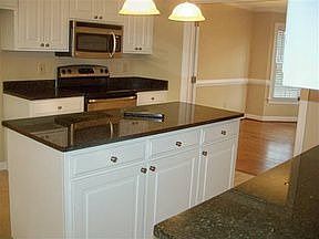 3rd image of 302 Oleander Ln