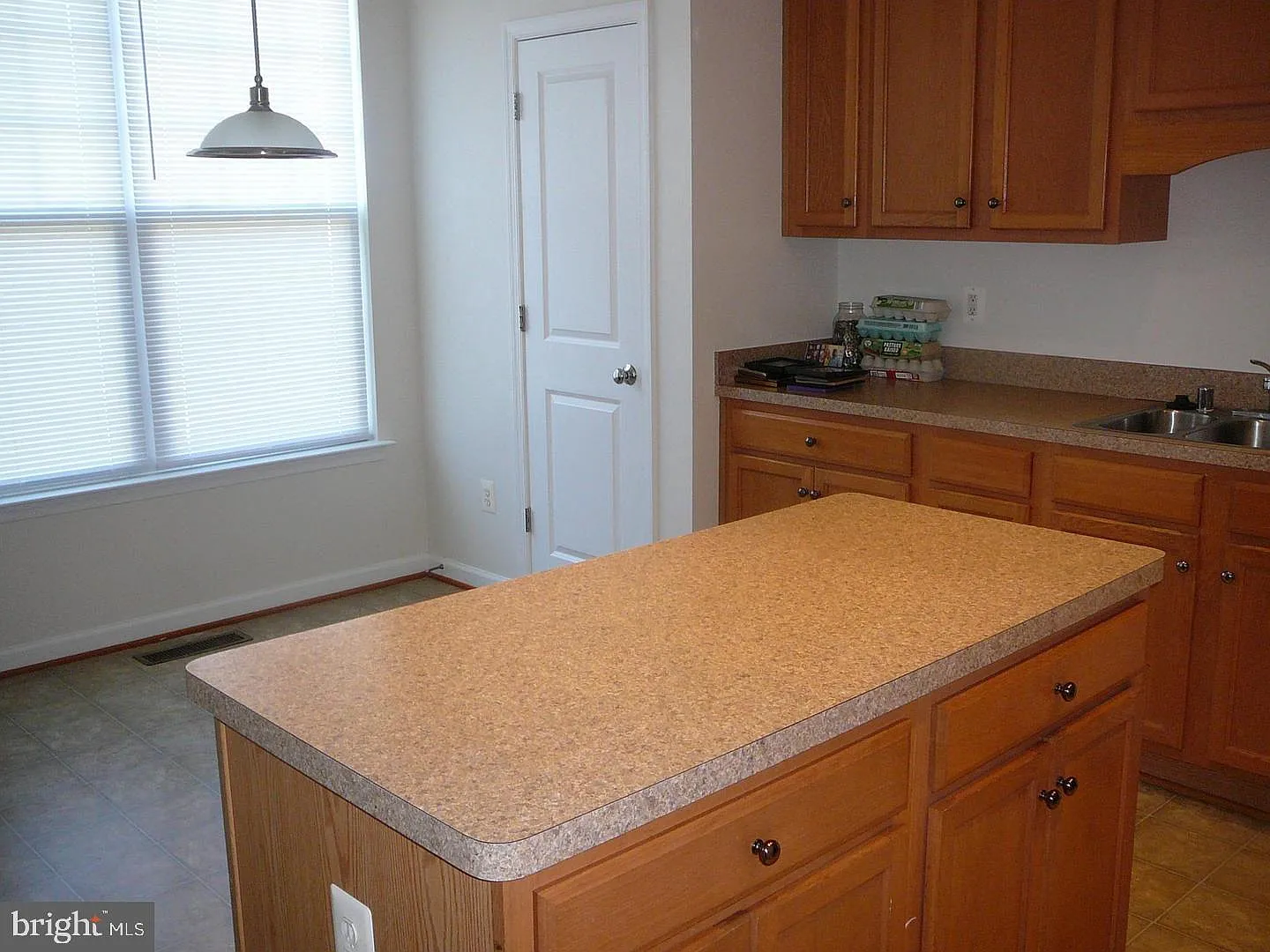 3 bed, 3.5 bath, 1864 sqft, $2,695 — Photo 3