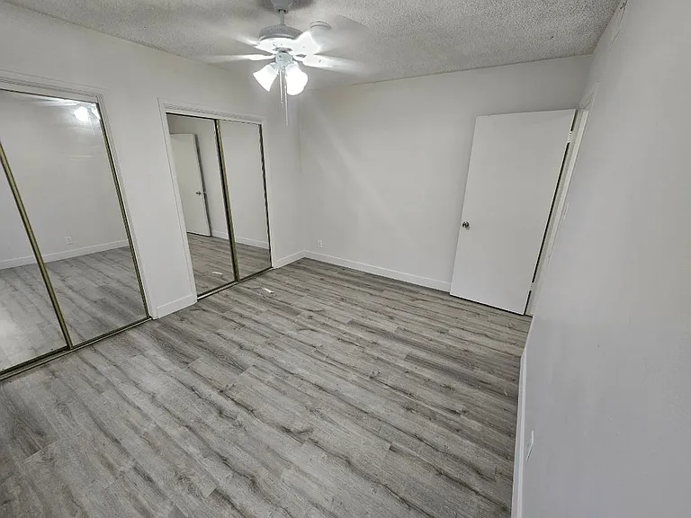 10327 Downey Ave — Photo 15