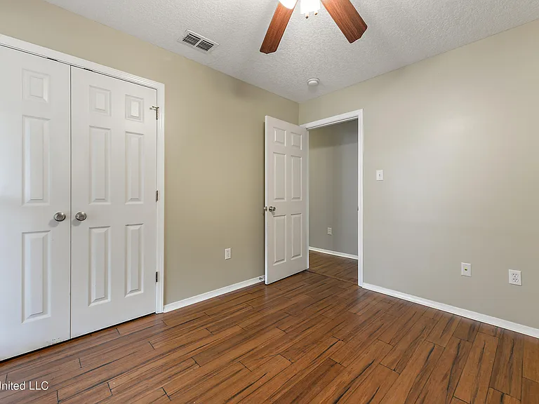 13446 Addison Ave — Photo 14