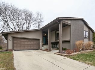 6510 Royal Glen Ct, Lisle, IL 60532