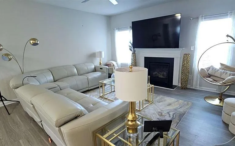 684 Armitage Way — Photo 7