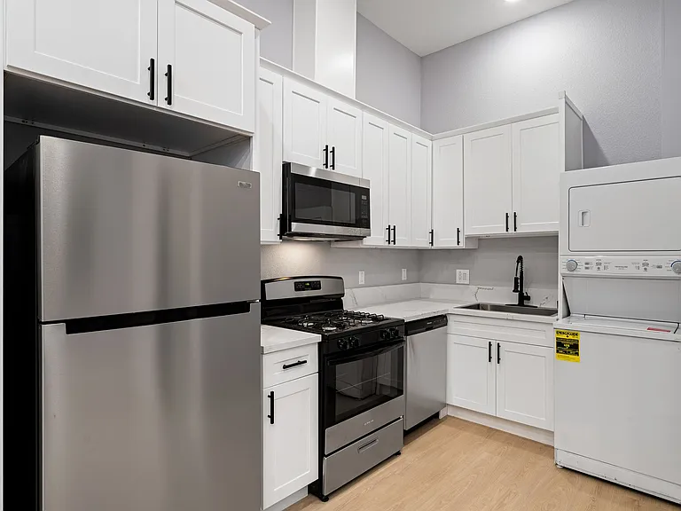 313 D St — Photo 26