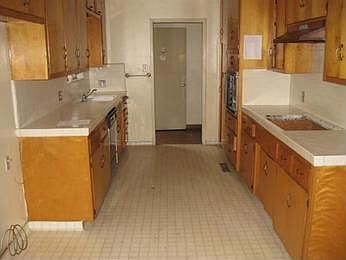 3rd image of 818 W Los Felis Ave