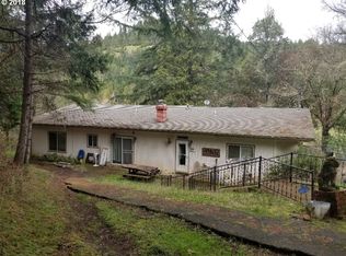 318 Debbie Ct, Glide, OR 97443