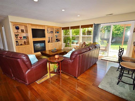 3rd image of 7254 Larkdale Ave