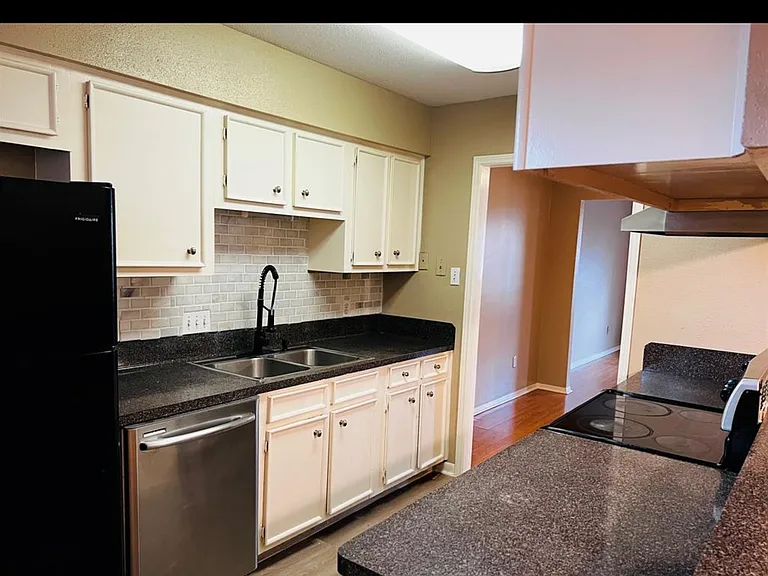 1069 Willow Oaks Cir — Photo 2