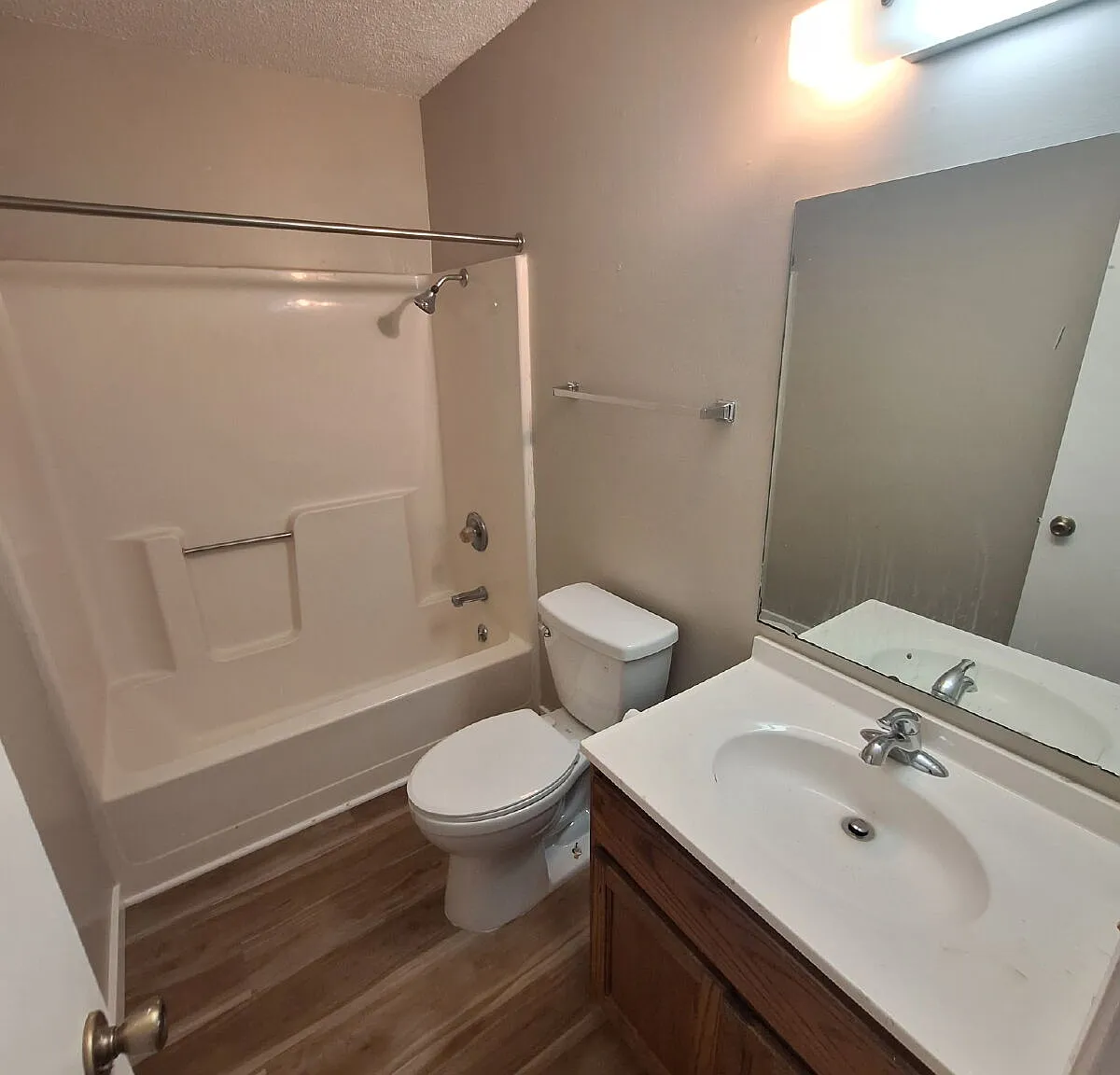 2 bed, 1.0 bath, $900 — Photo 3