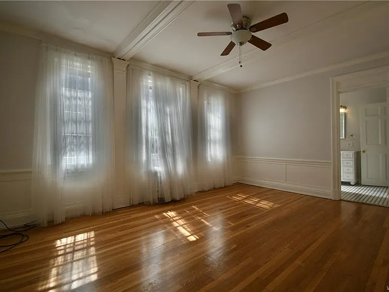 116 Linwood Ave — Photo 3
