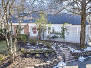 2 Birch Hill Dr, Chatham, NJ