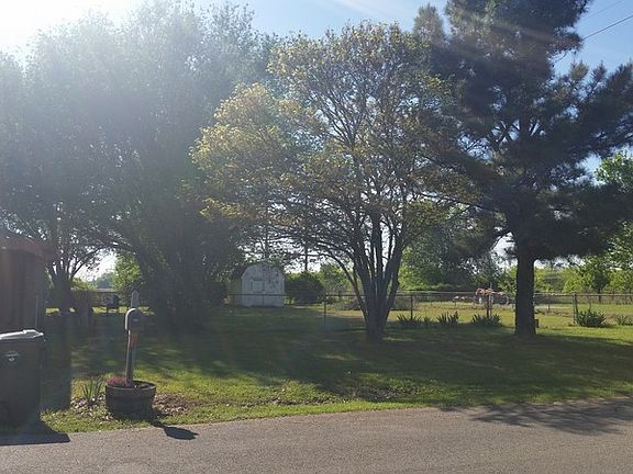 Extra Large Back Yard
						:
						This is looking at the back yard - and outbuilding to the north of the home