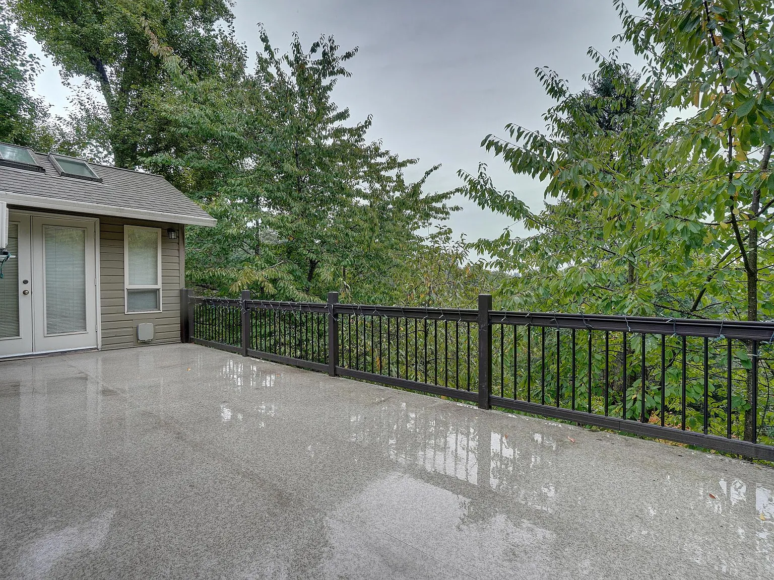 3 bed, 3.5 bath, 2100 sqft, $3,440 — Photo 4