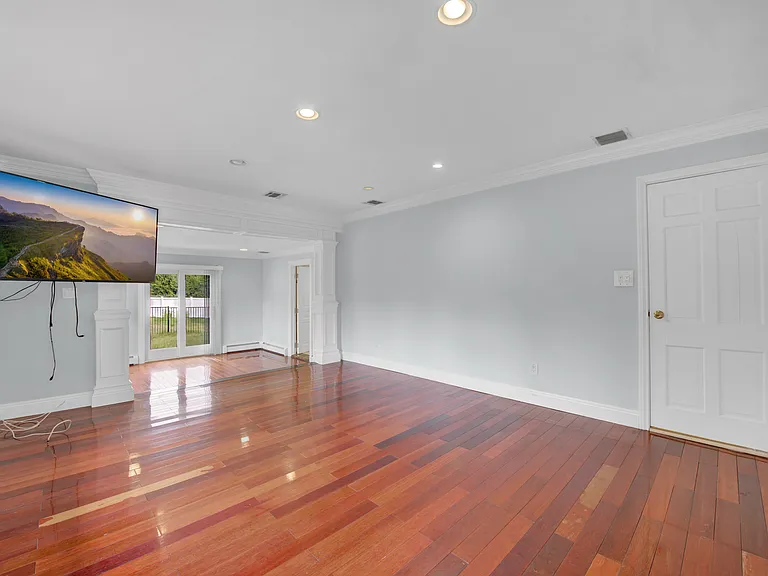 1719 Cedar Swamp Rd — Photo 10