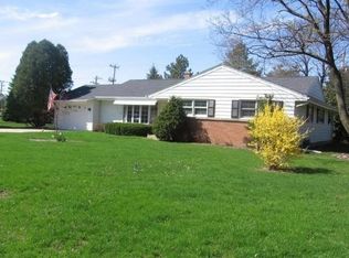 15160 Clairmont Dr, Brookfield, WI 53005