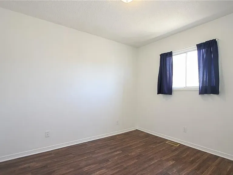 366 Bessie Ave — Photo 8