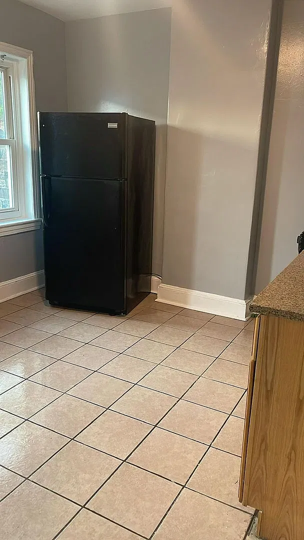 Spacious 1-Bedroom Unit with All-Inclusive Appliances! — Photo 3