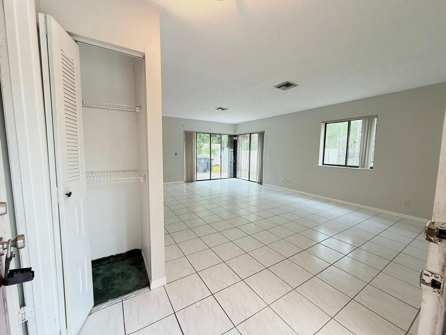 2 bed, 2.0 bath, 1173 sqft, $2,299 — Photo 3