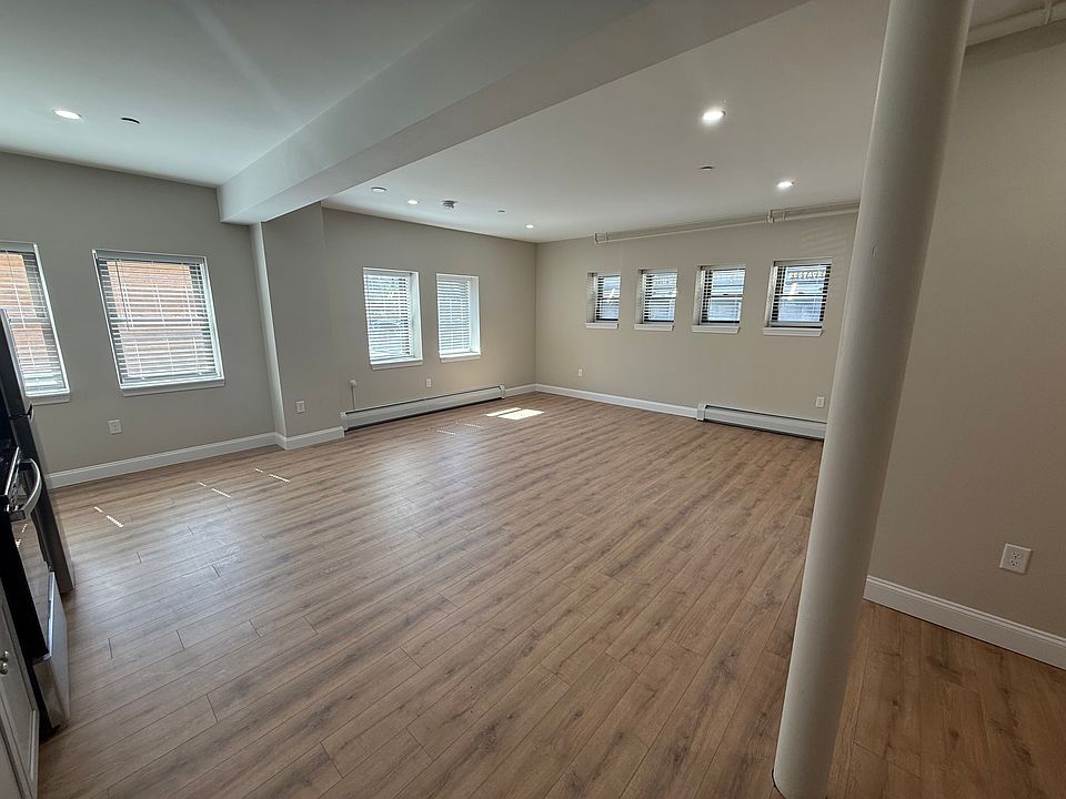 1st image of 1050 Hancock St #11