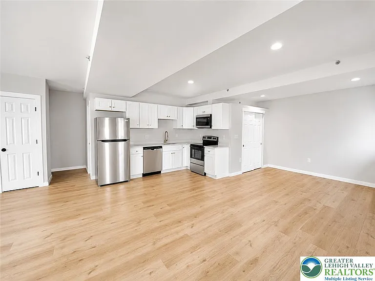 211 South St #8 — Photo 5