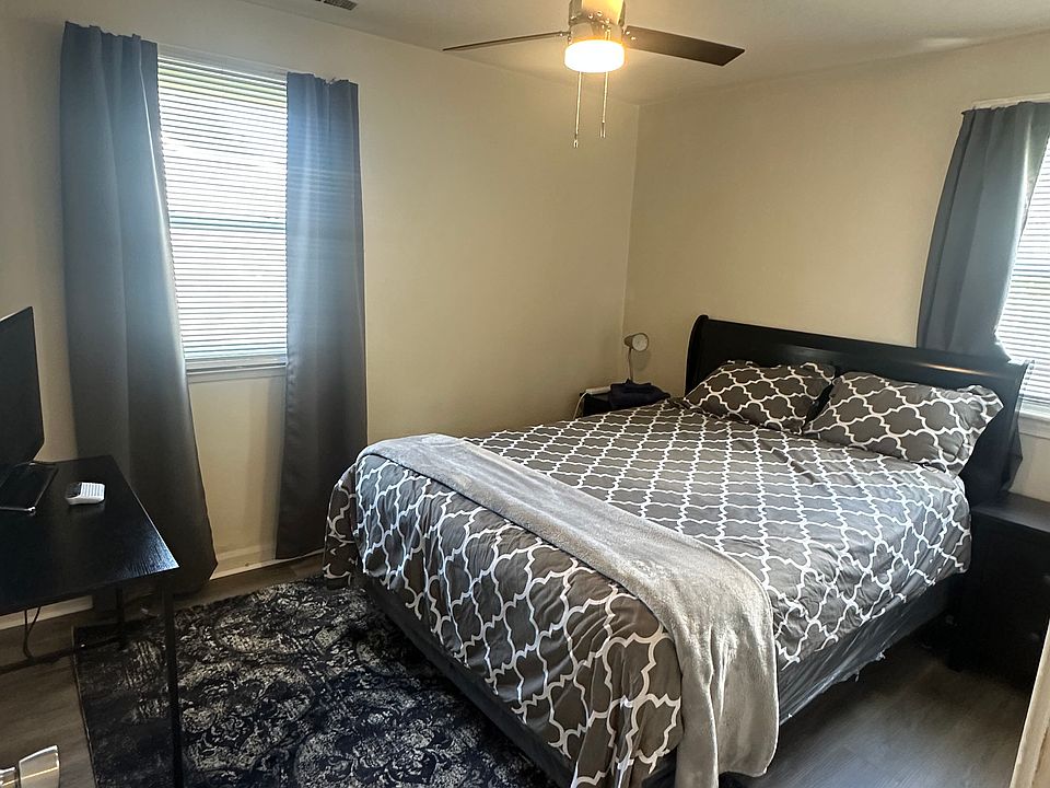 2nd image of 412 Craven St
