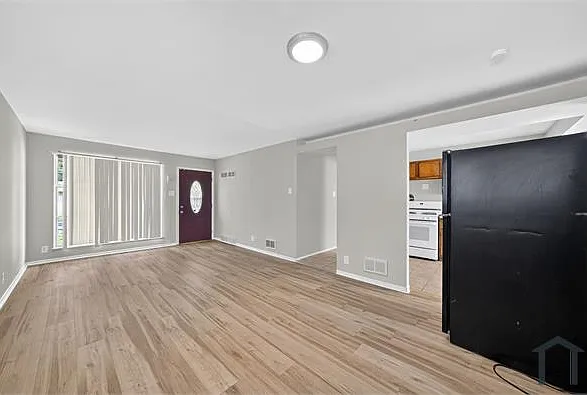 10772 Spring Garden Dr — Photo 6