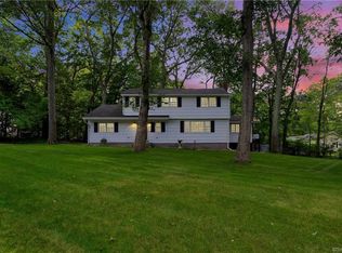 6 Forestview Dr, Vernon, CT 06066