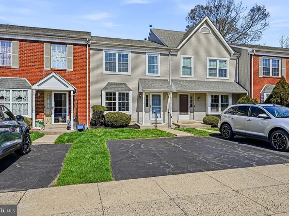 94 Victoria Dr, Aston, PA 19014