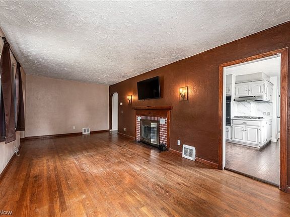 5th image of 1398 East Ave