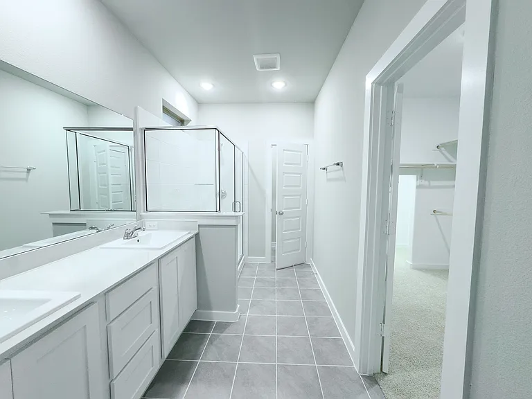 566 Silver Springs Ln — Photo 12