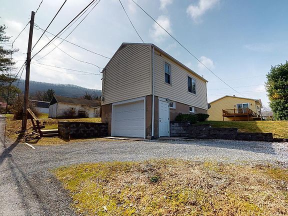 2nd image of 411 Kane St S