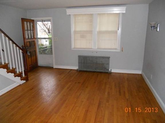 Entryway/Living room