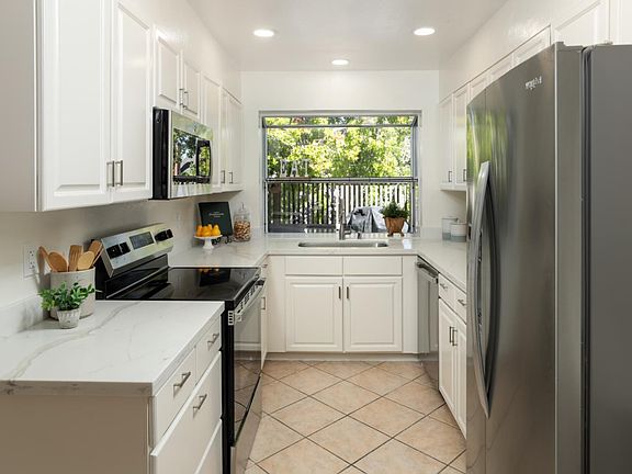 5th image of 10176 Camberley Ln