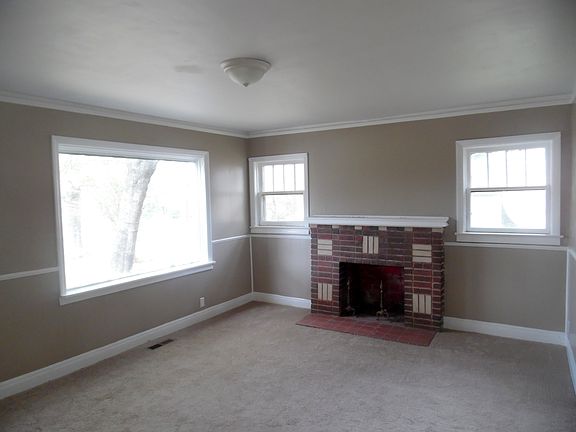 Spacious living room