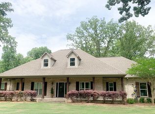102 Edom Hill Dr, Tupelo, MS 38804
