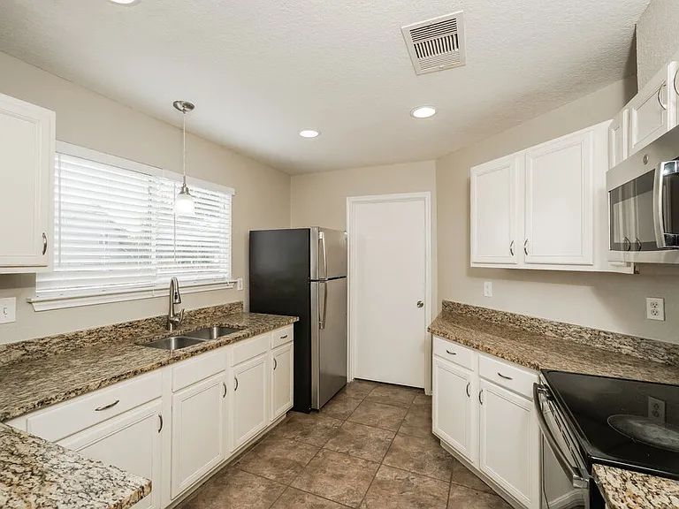 8714 Sunview Park — Photo 6