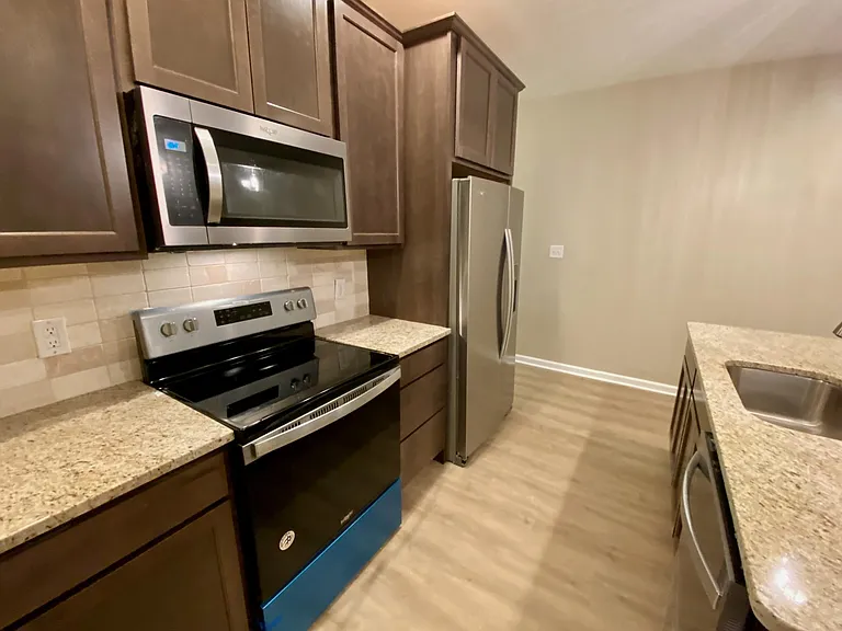 429 N Linwood Ave — Photo 4