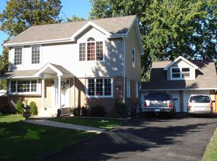 5642 S Kensington Ave, Countryside, IL