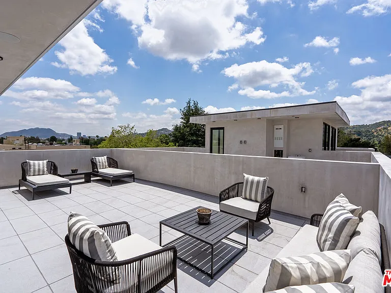 12304 Moorpark St #103 — Photo 47