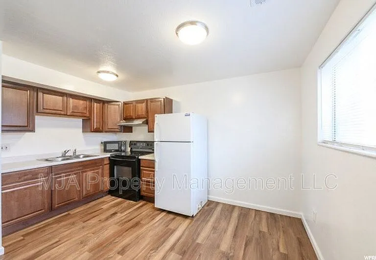 2523 S Lakecrest Dr #2 — Photo 6