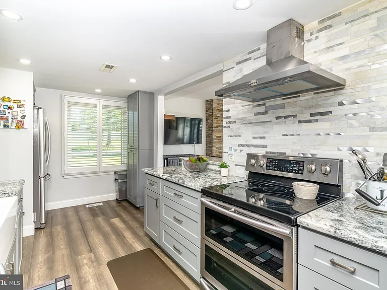 251 Fir Tree Ct — Photo 12