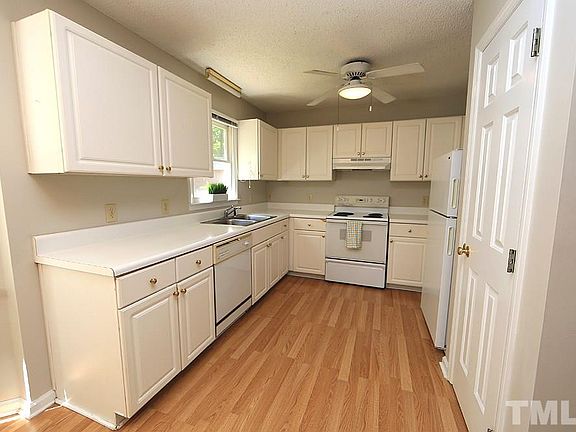 3rd image of 86 Richmond Dr